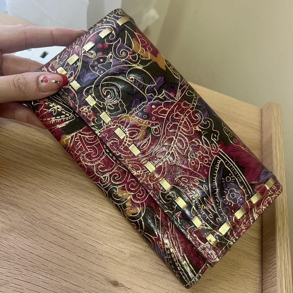 patricia nash 𖤓 metallic trifold wallet. euc.